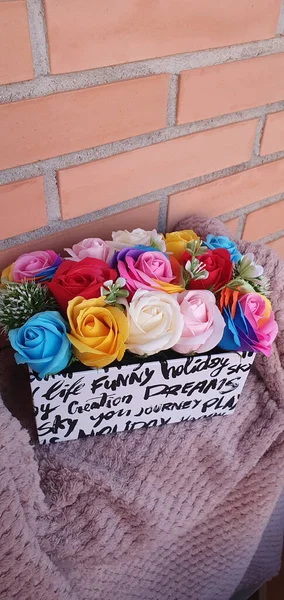 Vertical Shot Colorful Roses Box — Fotografia de Stock