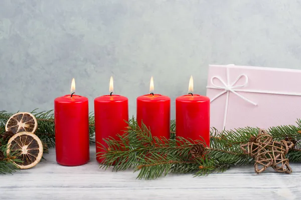 Bougies Rouges Sur Une Couronne Avent Décoration Noël Aux Chandelles — Photo