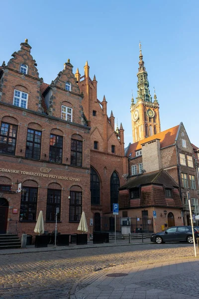 Gdansk Polen Okt 2021 Het Gemeentehuis Met Een Klokkentoren Tegen — Stockfoto