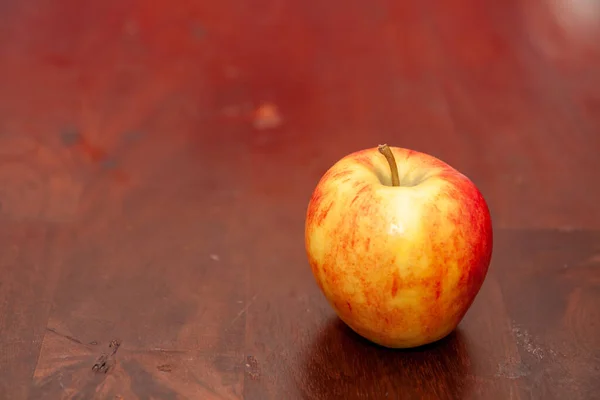 Closeup Shot Fresh Apple Table — Stockfoto