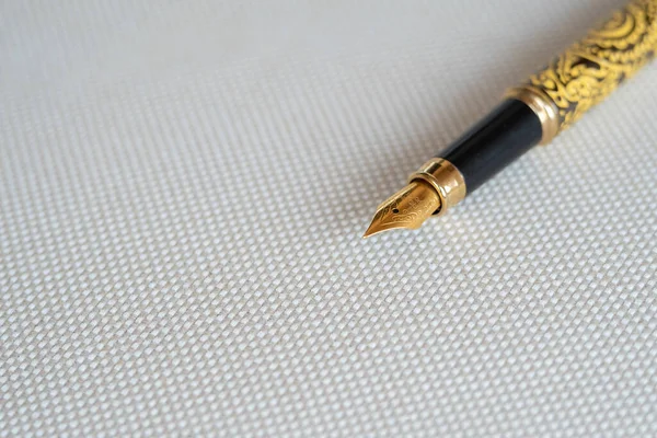 Πολυτελές Κίτρινο Και Μαύρο Στυλό Στυλό Χρυσό Ιρίδιο Μεταλλικό Nib — Φωτογραφία Αρχείου