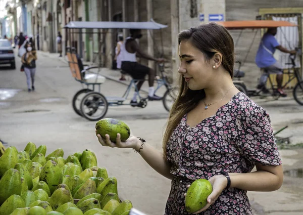 Portrait Une Jeune Femme Dans Les Rues Vieille Havane Cuba — Photo