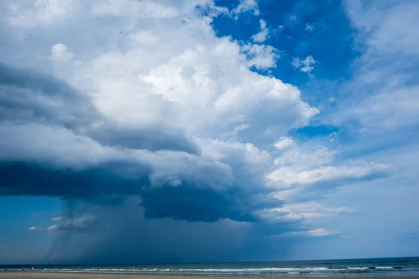 Прекрасный Снимок Морского Пейзажа Облачным Небом — стоковое фото