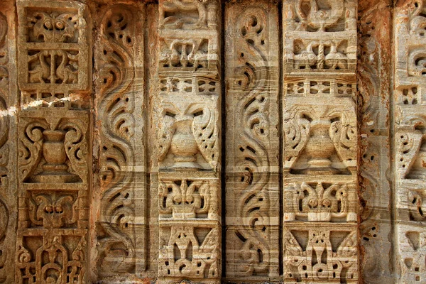 Vertical Stripe Carving Stone Wall Panel Vijay Sthambh Victory Tower — 스톡 사진