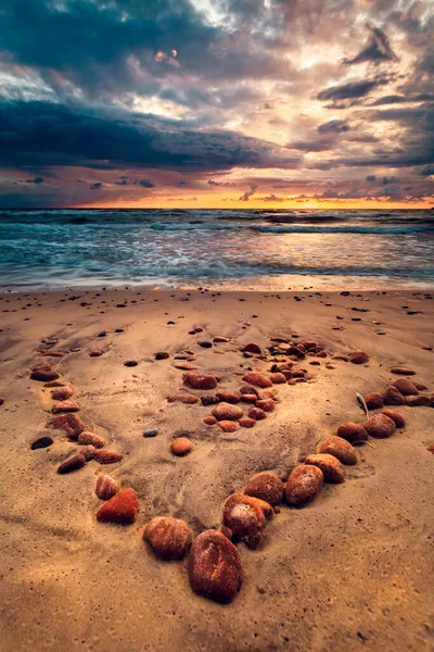 Vertical Shot Heart Shaped Stones Sand Sunset Baltic Sea Lithuania — Stok fotoğraf