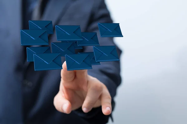Renderowany Biznesmen Dotykający Ikon Mail Wirtualnym Ekranie — Zdjęcie stockowe