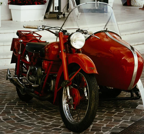 Red Classic Sidecar Motorcycle Street — Stock fotografie