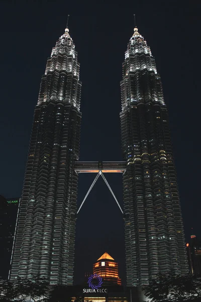 Kuala Lumpur Malaysia Ago 2019 Tiro Ângulo Baixo Torre Petronas — Fotografia de Stock