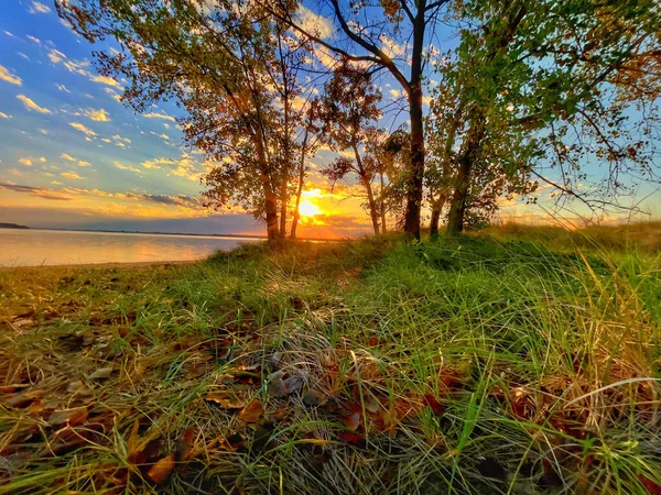 Beautiful View Green Shore Lake Sunset — стоковое фото
