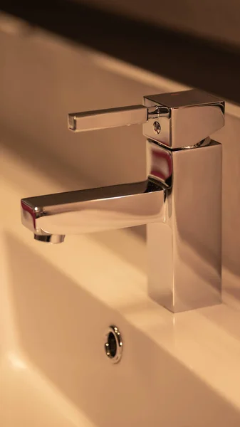 Bathroom Interior Chrome Faucet White Sink — Stockfoto