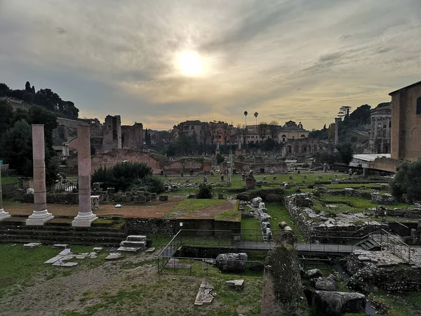 Roma Itália Dec 2018 Pôr Sol Sobre Ruínas Fórum Romano — Fotografia de Stock