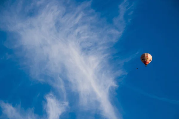 Vilnius Lithuania Aug 2021 Een Prachtig Uitzicht Een Heteluchtballon Die — Stockfoto