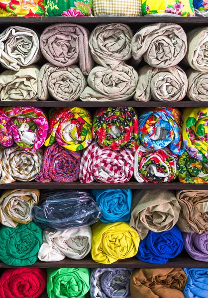Vibrant Colored Fabrics Rolled Shelves Store — Foto de Stock