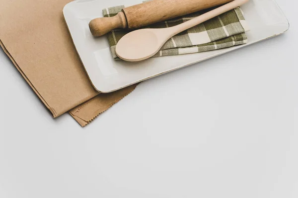 Finely Decorated Stoneware Dish Wooden Kitchen Tools Brown Paper White — Stock Photo, Image