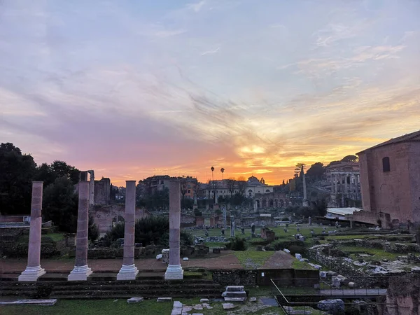 Roma Itália Dezembro 2018 Pôr Sol Sobre Ruínas Fórum Romano — Fotografia de Stock