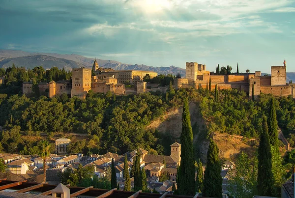 Granada Gyönyörű Városképe Alhambra Erőddel Háttérben — Stock Fotó