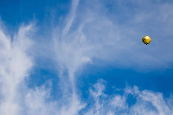 Vilnius Lithuania Aug 2021 Een Prachtig Uitzicht Een Heteluchtballon Die — Stockfoto