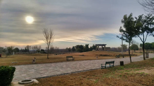 Jogging Track Park Beautiful Sky Cold Winter Evening — ストック写真