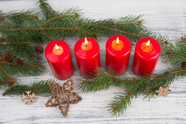 Bougies Rouges Sur Une Couronne Avent Décoration Noël Aux Chandelles — Photo