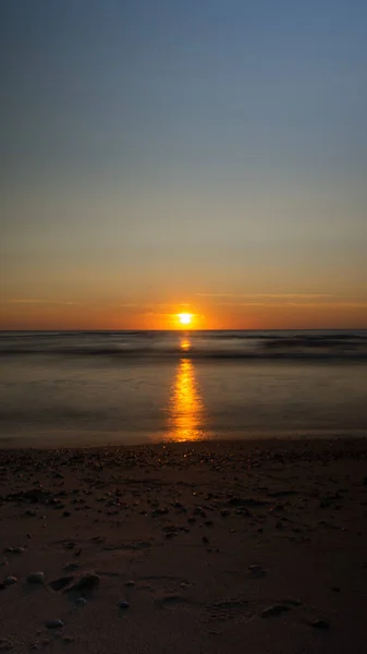 Ένας Όμορφος Ορίζοντας Της Θάλασσας Στο Ηλιοβασίλεμα — Φωτογραφία Αρχείου
