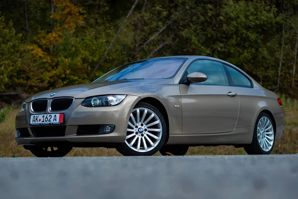 Cuj Rumunsko 2019 Bmw 320D Kupé Vydání Mocca Hnědá Metalická — Stock fotografie