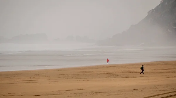 Beautiful Shot People Jogging Beach Gloomy Day — Stock Photo, Image