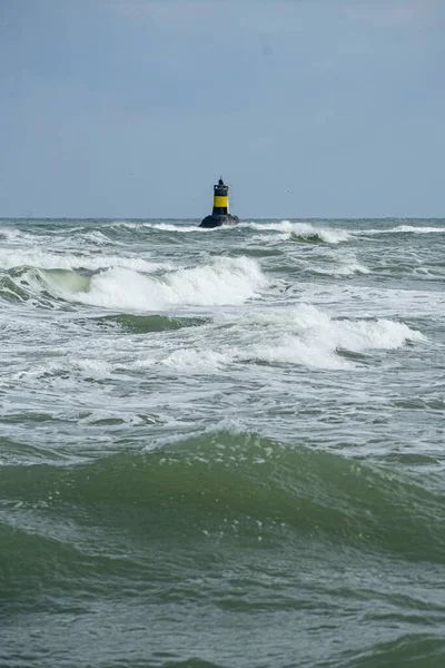 Vertical Shot Pomorie Lighthouse Waves Sea Bulgar — Zdjęcie stockowe