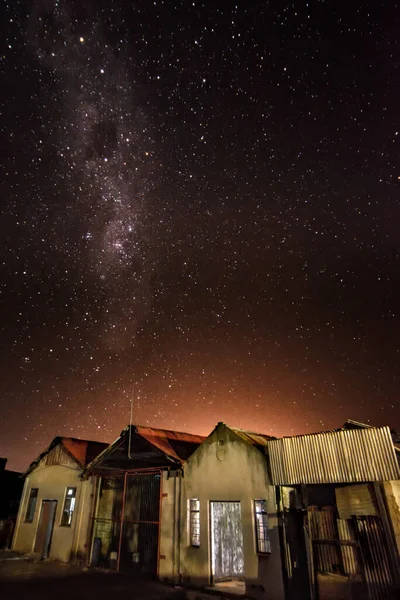 星と美しい夜空の垂直ショット — ストック写真