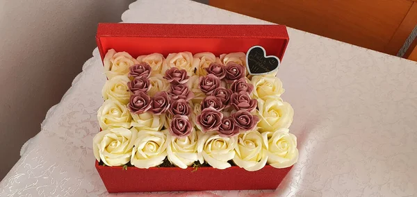 48Th Anniversary Gift Box White Roses — Stock Photo, Image