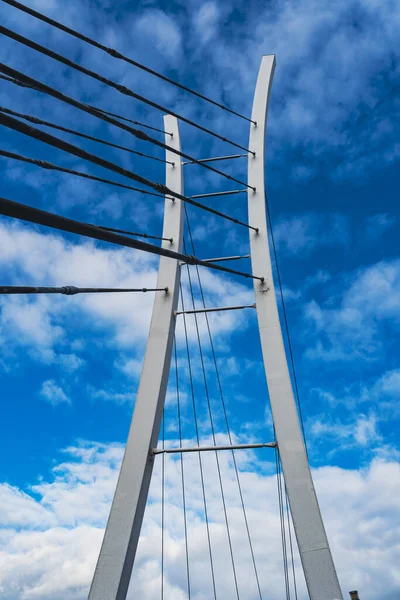 Poznan Polska Października 2021 Pionowe Ujęcie Niskiego Kąta Mostu Galerii — Zdjęcie stockowe