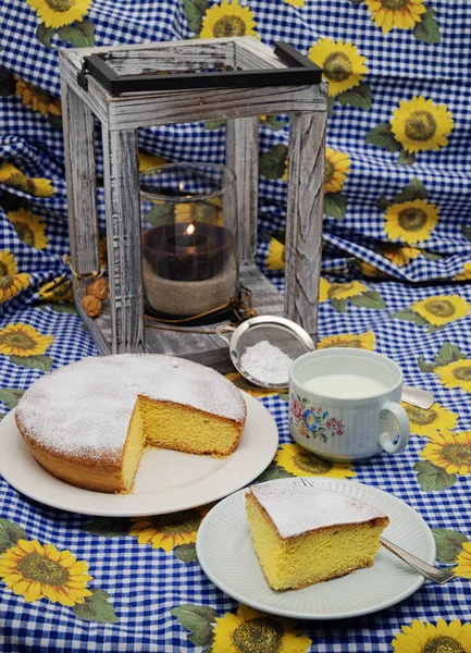 Tasty Cake Named Heaven Paradiso Table Sunflower Patterned Tablecloth — стокове фото