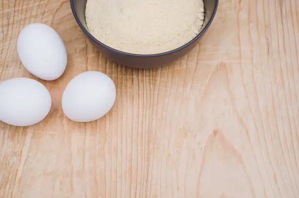 White Eggs Dark Gray Bowl Wholegrain Flour Worn Wooden Background — Foto de Stock