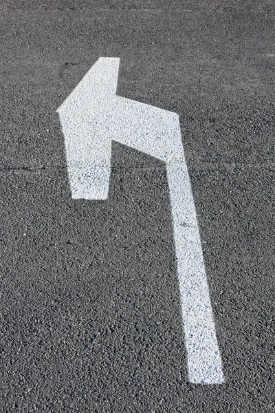 Vertical Shot White Traffic Arrow Mark — Zdjęcie stockowe