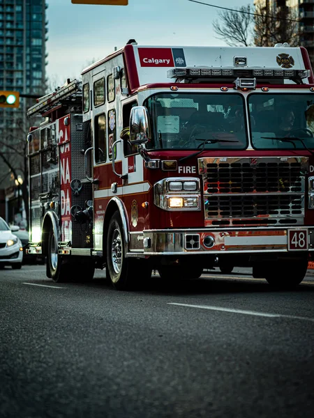 Calgary Canada 2021 Október Tűzoltóautó Calgary Belvárosában Albertában — Stock Fotó