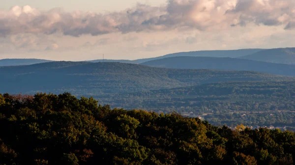 Den Gradient Blå Himmel Och Moln Över Landskapet Morgonen — Stockfoto