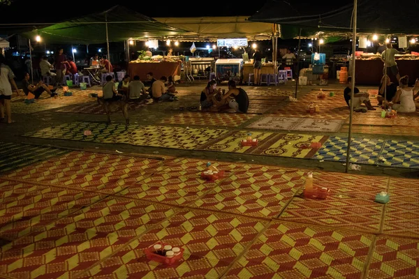 Phnom Penh Cambodia Sierpień 2017 Uliczny Obszar Żywności Nocnym Targu — Zdjęcie stockowe