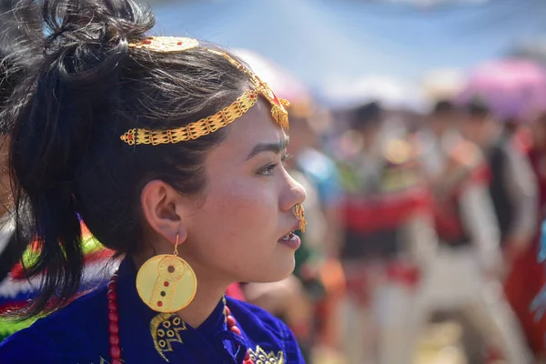 Kathmandu Nepal Mayo 2019 Una Chica Kiranti Vestida Con Traje —  Fotos de Stock