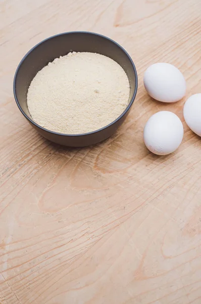 White Eggs Dark Gray Bowl Wholegrain Flour Worn Wooden Background — Foto de Stock