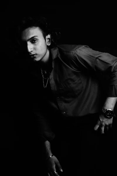 Grayscale Shot Stylish Young Man Wearing Jewelry Jewelry Posing Dark — Stock Photo, Image