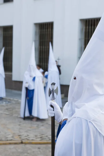 Vertical Shot People Dressed Klux Clan Members Holy Week Celebrations — Zdjęcie stockowe