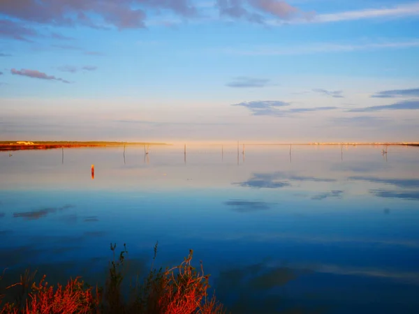 Belo Pôr Sol Lagoa Outono Sul França — Fotografia de Stock