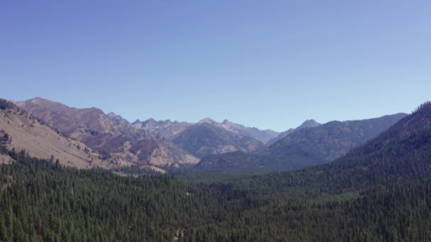 Une Belle Vue Sur Les Montagnes Sur Fond Ciel Nuageux — Video