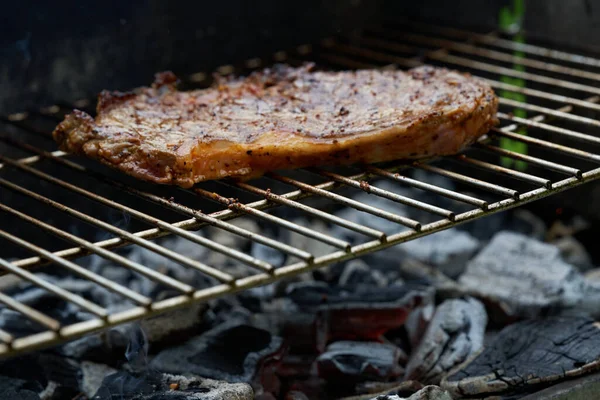 Closeup Shot Grilling Steak Blurred Background — Fotografia de Stock
