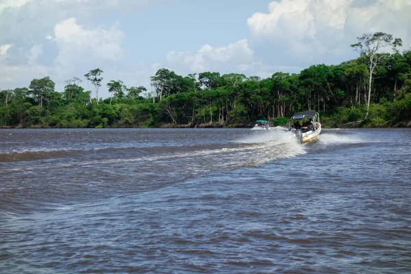 Barreirinhas Brazil Aug 2021 Motorbåt Rör Sig Barreirinhas Tropiska Brasilianska — Stockfoto