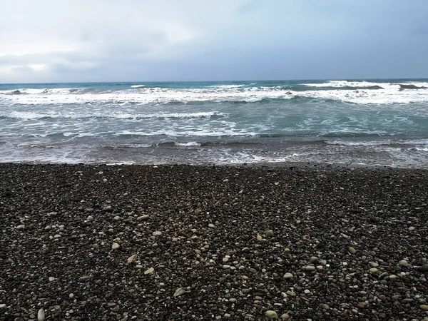 Black Pebbles Wavy Sea Winter Kourion Beach Cyprus Island — стоковое фото