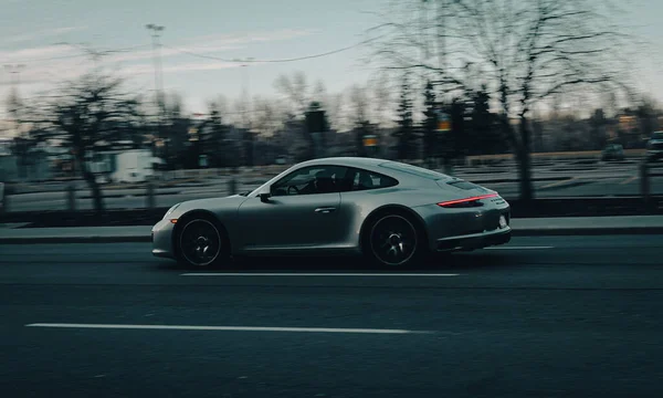 Calgary Canada Νοέμβριος 2021 Porsche Σπορ Αυτοκίνητο Που Ταξιδεύουν Στο — Φωτογραφία Αρχείου