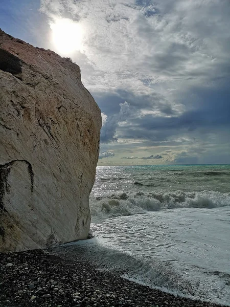 Vertical Shot Rocks Sea —  Fotos de Stock