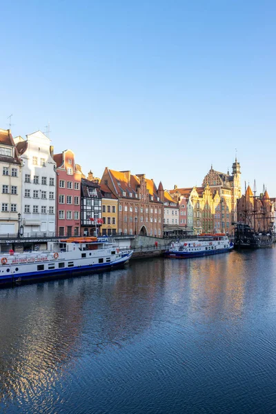 Gdansk Polonia 2021 Una Vista Fascinante Del Casco Antiguo Ribera — Foto de Stock