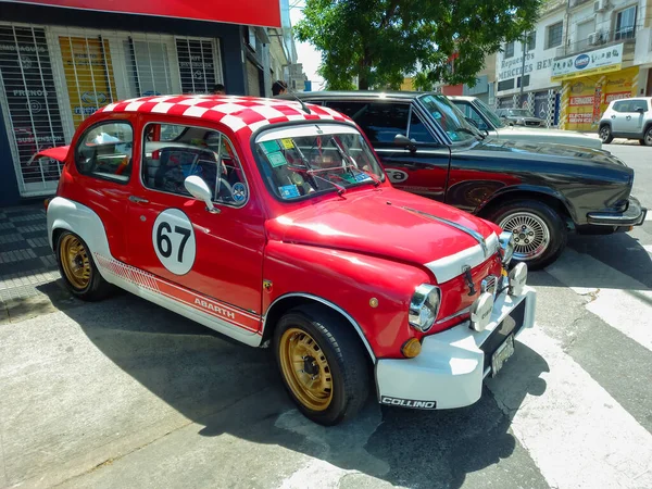 Buenos Aires Argentina Nummer 2021 Sporty Red White Fiat 600 – stockfoto