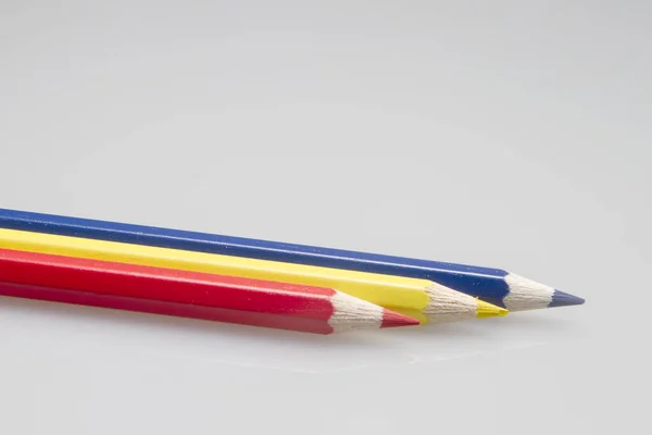 Gros Plan Crayons Couleur Isolés Sur Fond Blanc — Photo